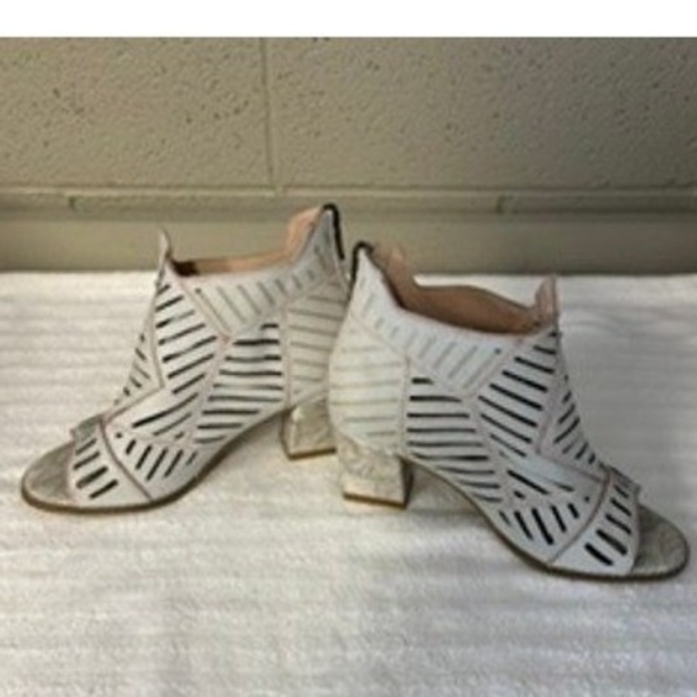 L'Artiste Spring Step Angular Leather Laser Cut Open Toe Booties Size 39 8.5-9